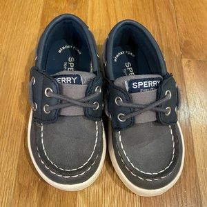Sperry Lanyard toddler boat shoe in navy.